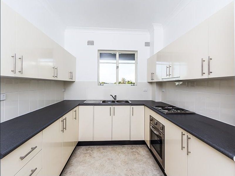 Bright Two Bedroom Unit