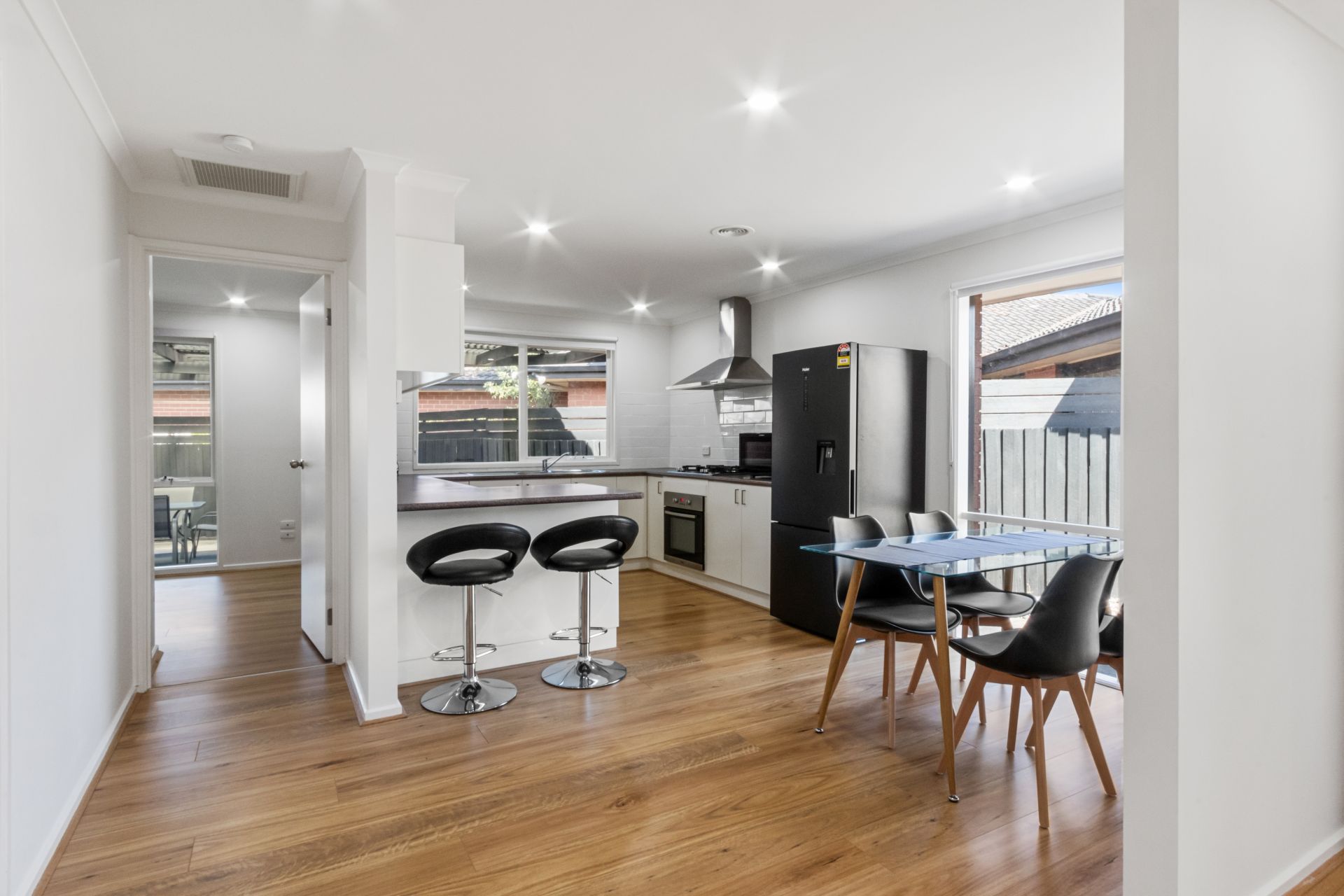 Stunning unit in ideal locale