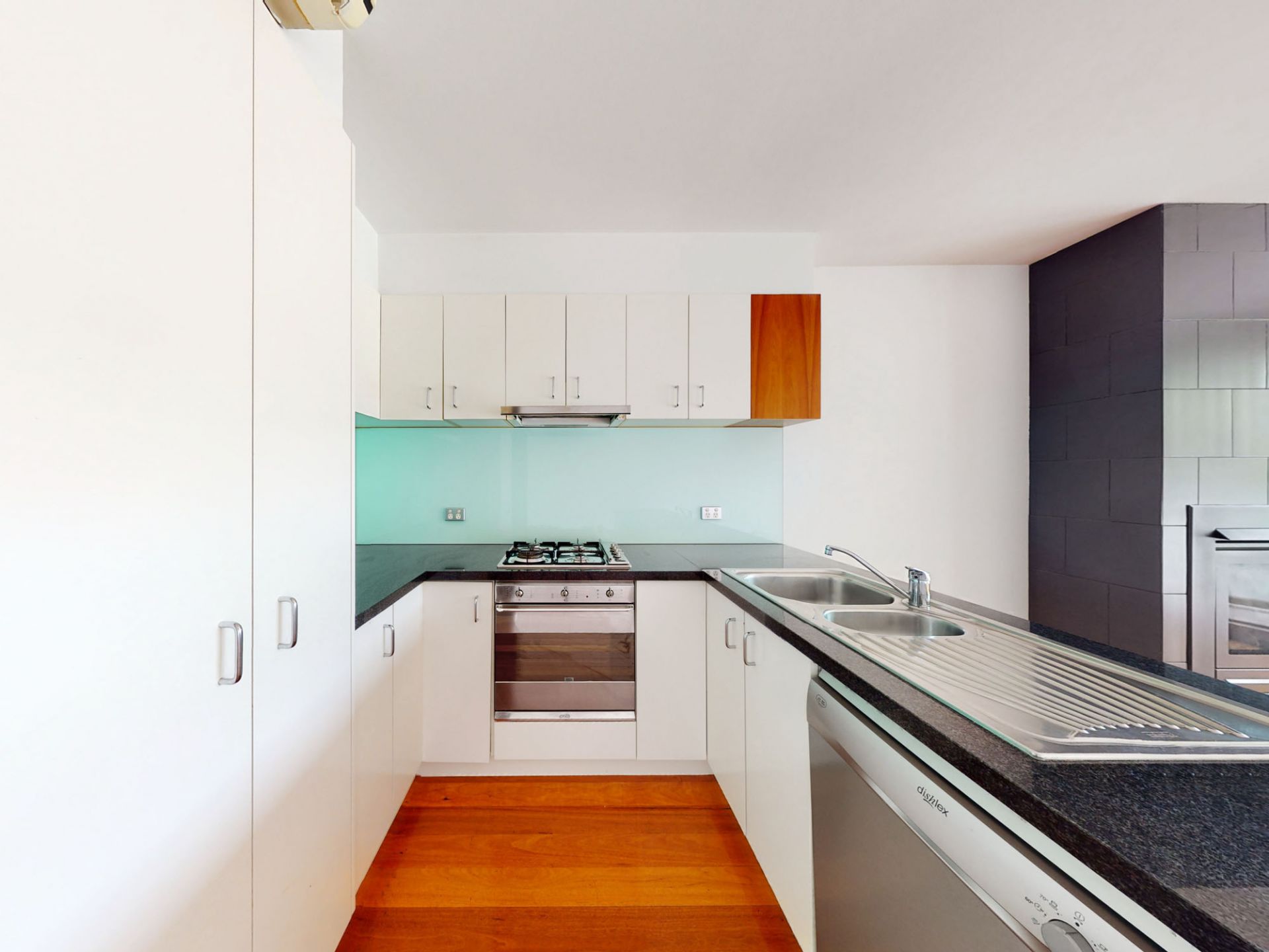 31 Clara Street, South Yarra - Thumbnail 4