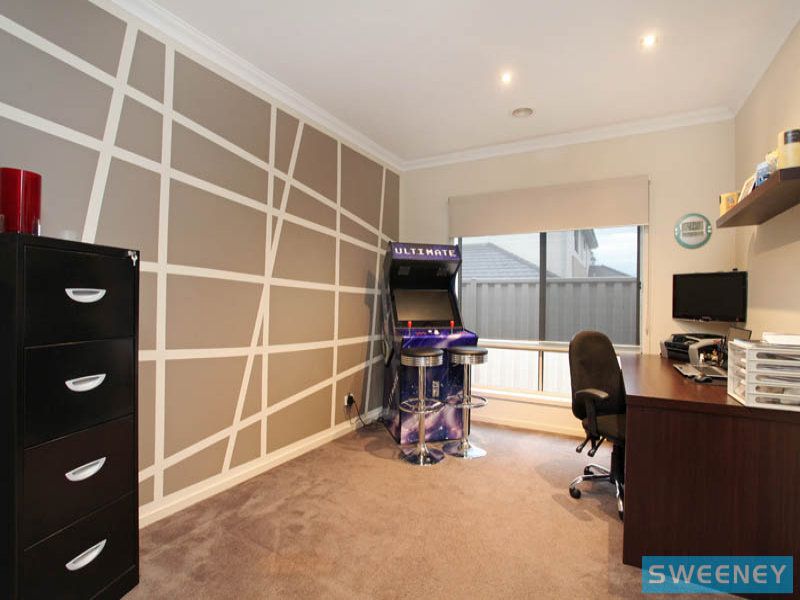 2 Coen Place, Caroline Springs - Thumbnail 5