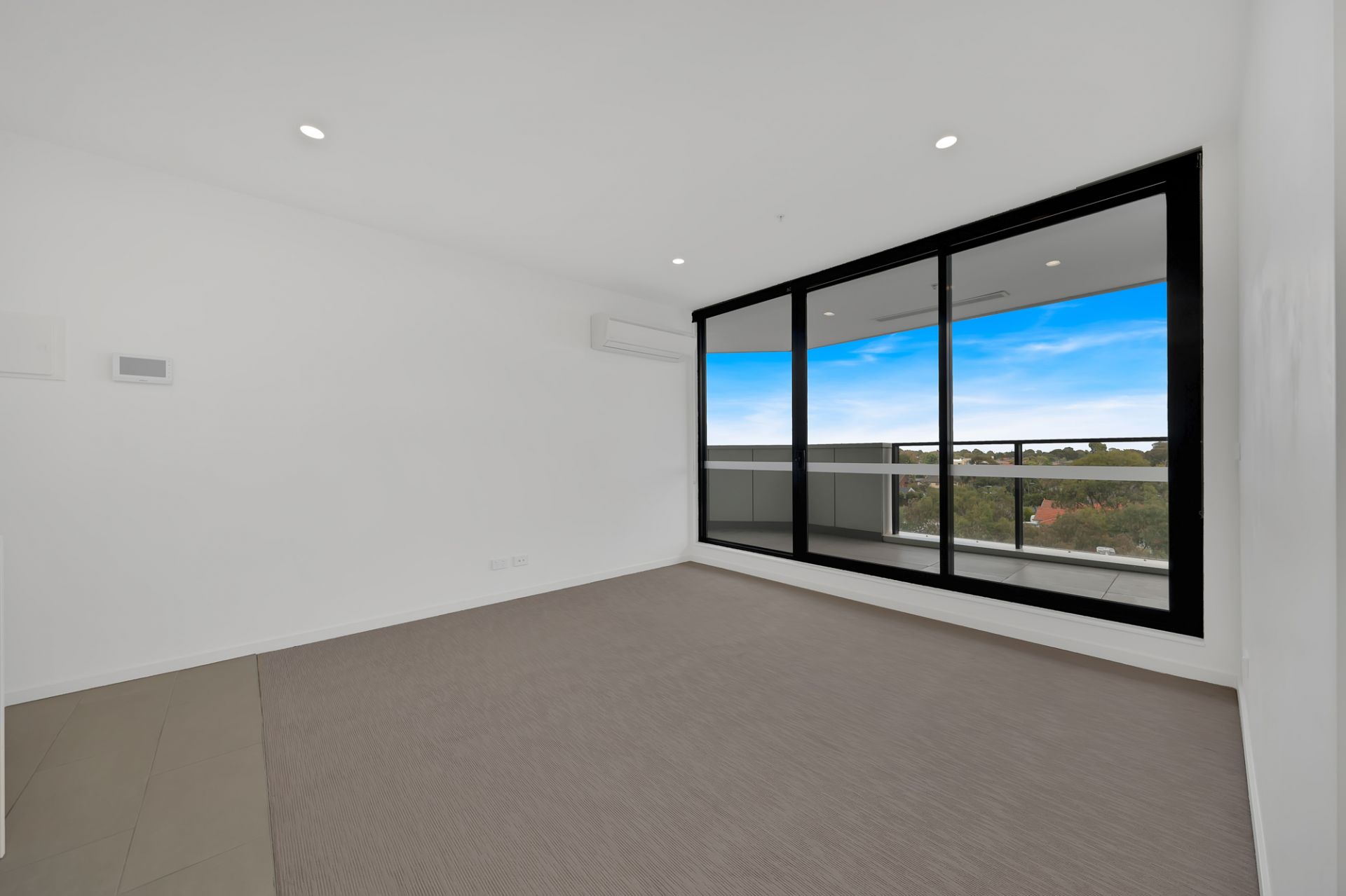 Top Floor Apartment with Stunning City Views
