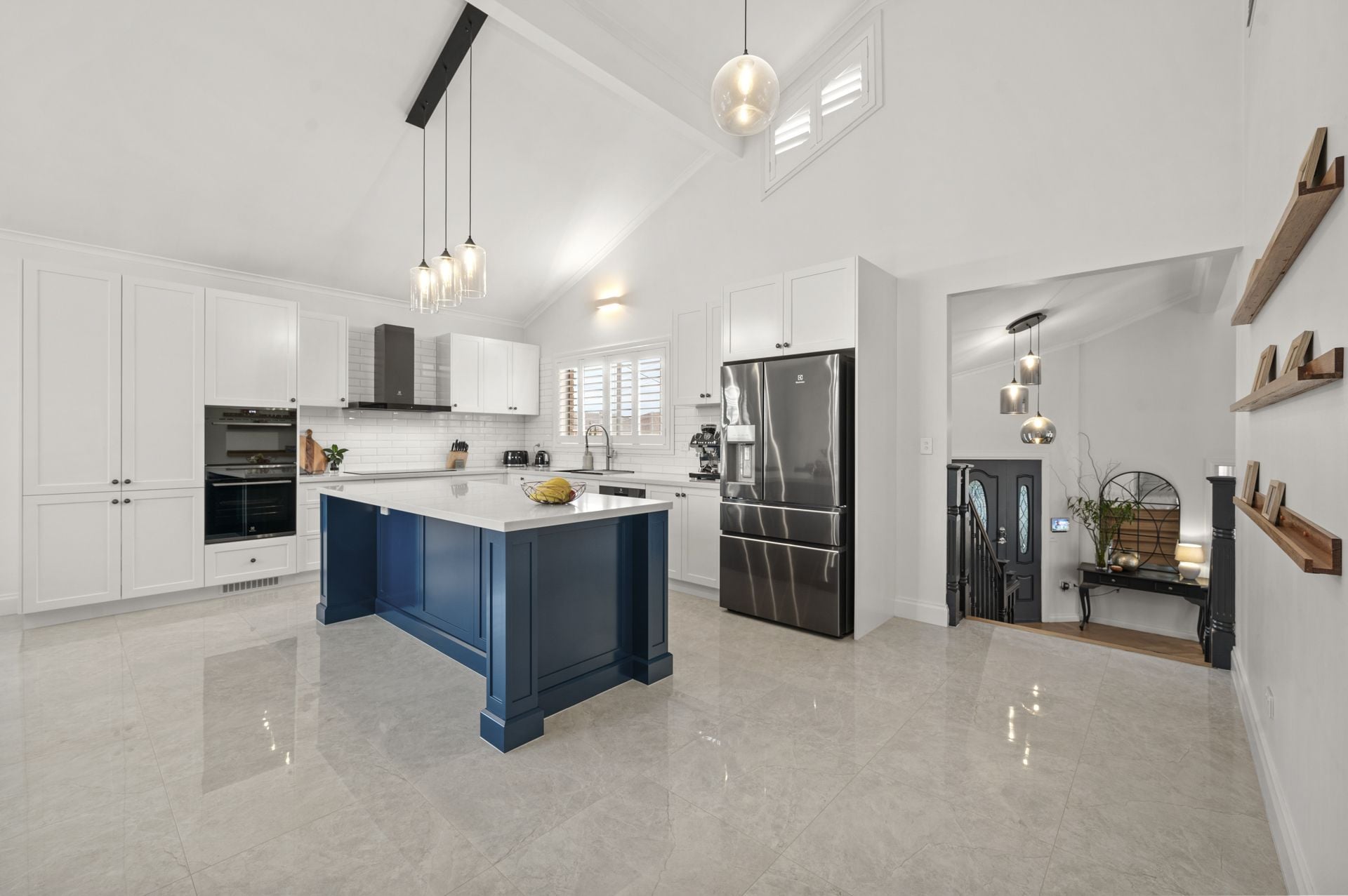 Luxury Living: Complete Salon Set-Up Included!
