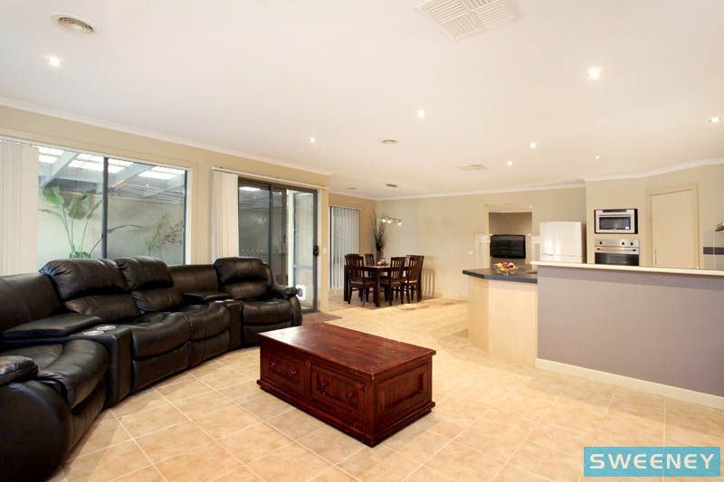 18 Herrington Turn, Caroline Springs - Thumbnail 7