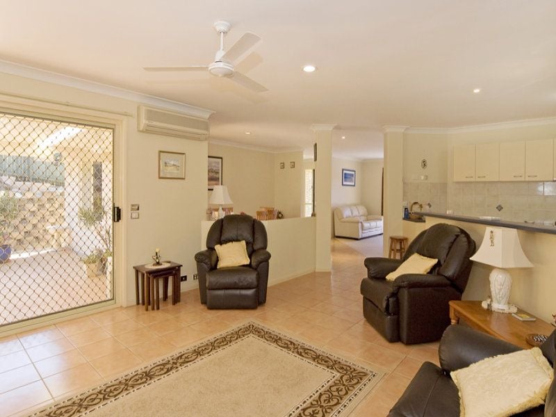 12 TYRONE Terrace, BANORA POINT, Banora Point - Thumbnail 2
