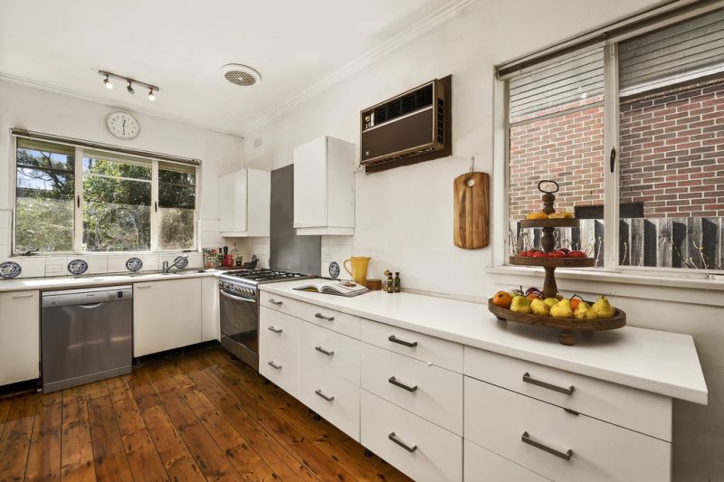 4 Inverness Drive, Kew East - Thumbnail 3
