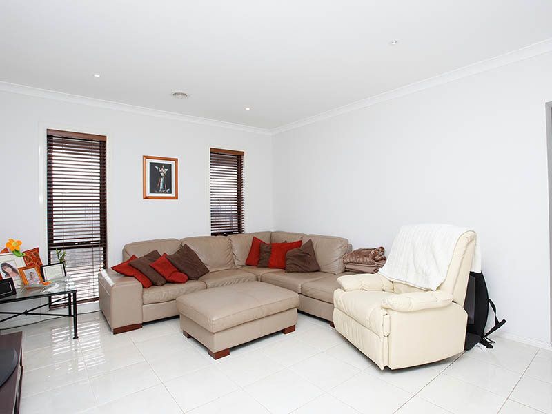 8 Rothesay Avenue, Derrimut - Thumbnail 5