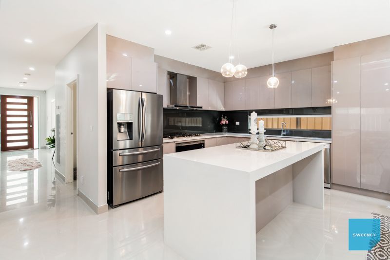 16 Caro Way, Fraser Rise - Thumbnail 4