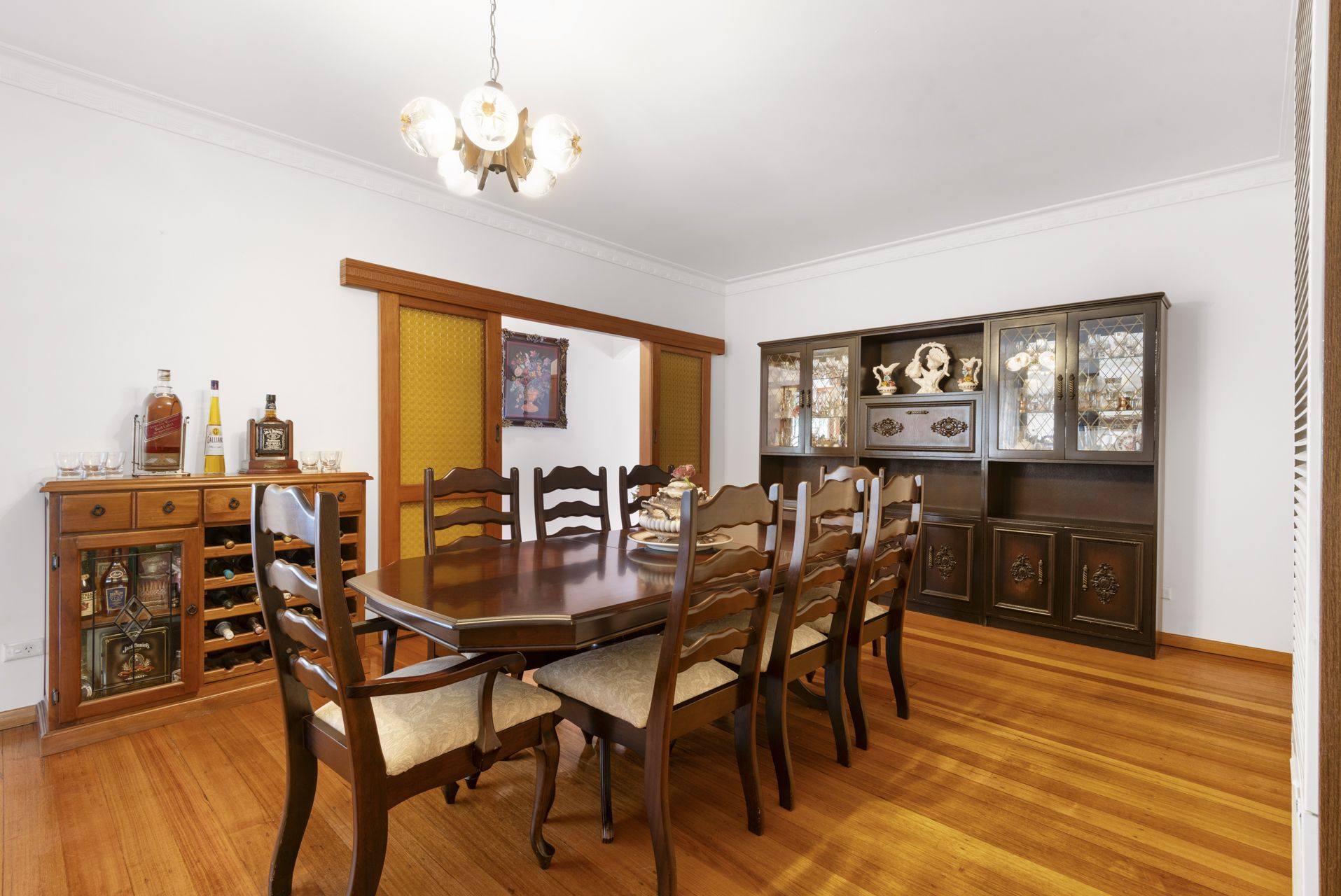 BEAUTIFUL FAMILY HOME – HUGE LAND SIZE APPROX 841M2