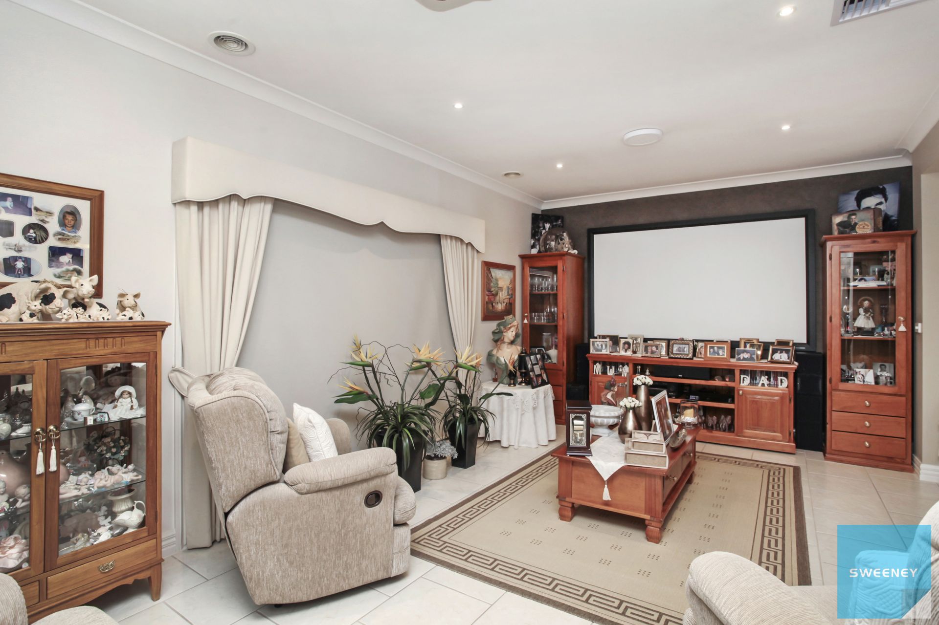 33 Cairn Curran Terrace, CAROLINE SPRINGS Sweeney Estate Agents