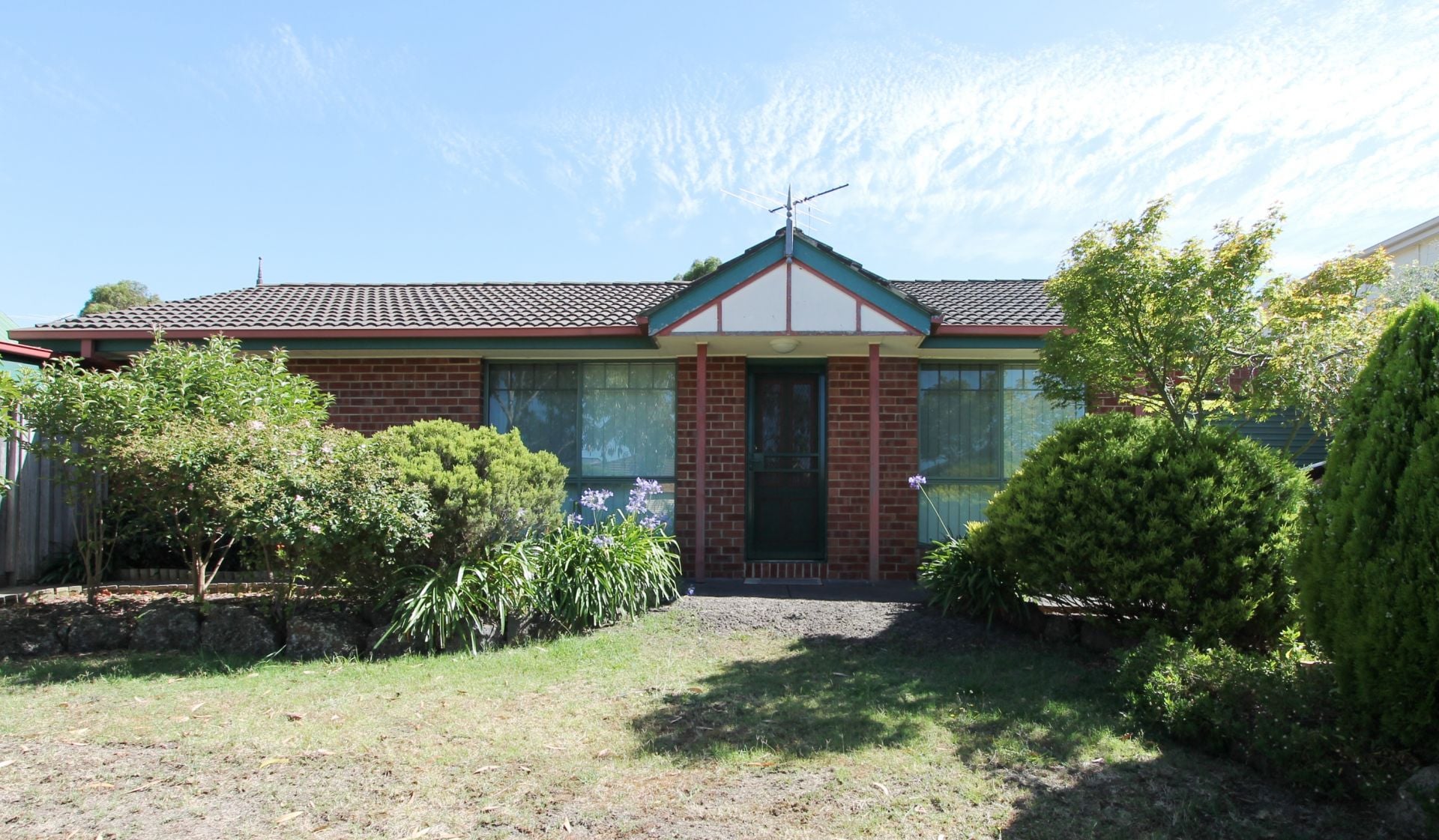 WELCOME HOME !!!   ***GARDENER INCLUDED***