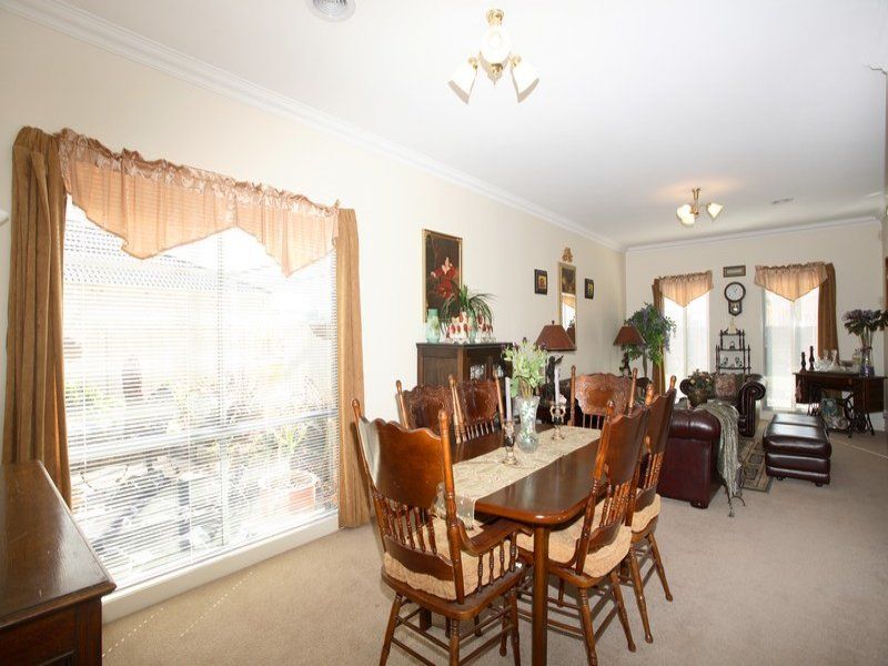 7 Lonsdale Court, Caroline Springs - Thumbnail 3
