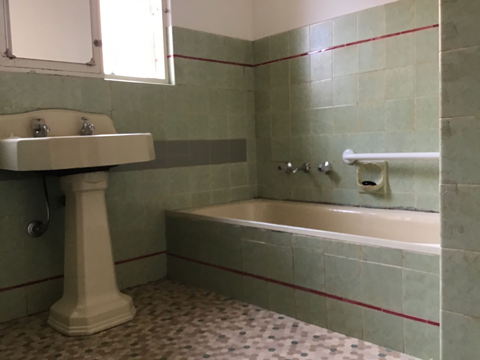 Spacious Art Deco House - 10 Month Lease Only