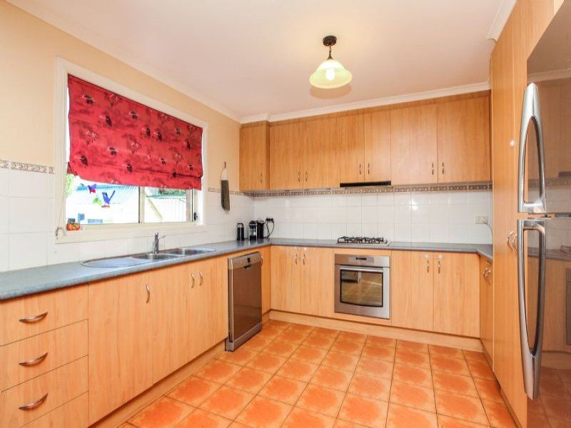 35 Blenheim Way, Caroline Springs - Thumbnail 3