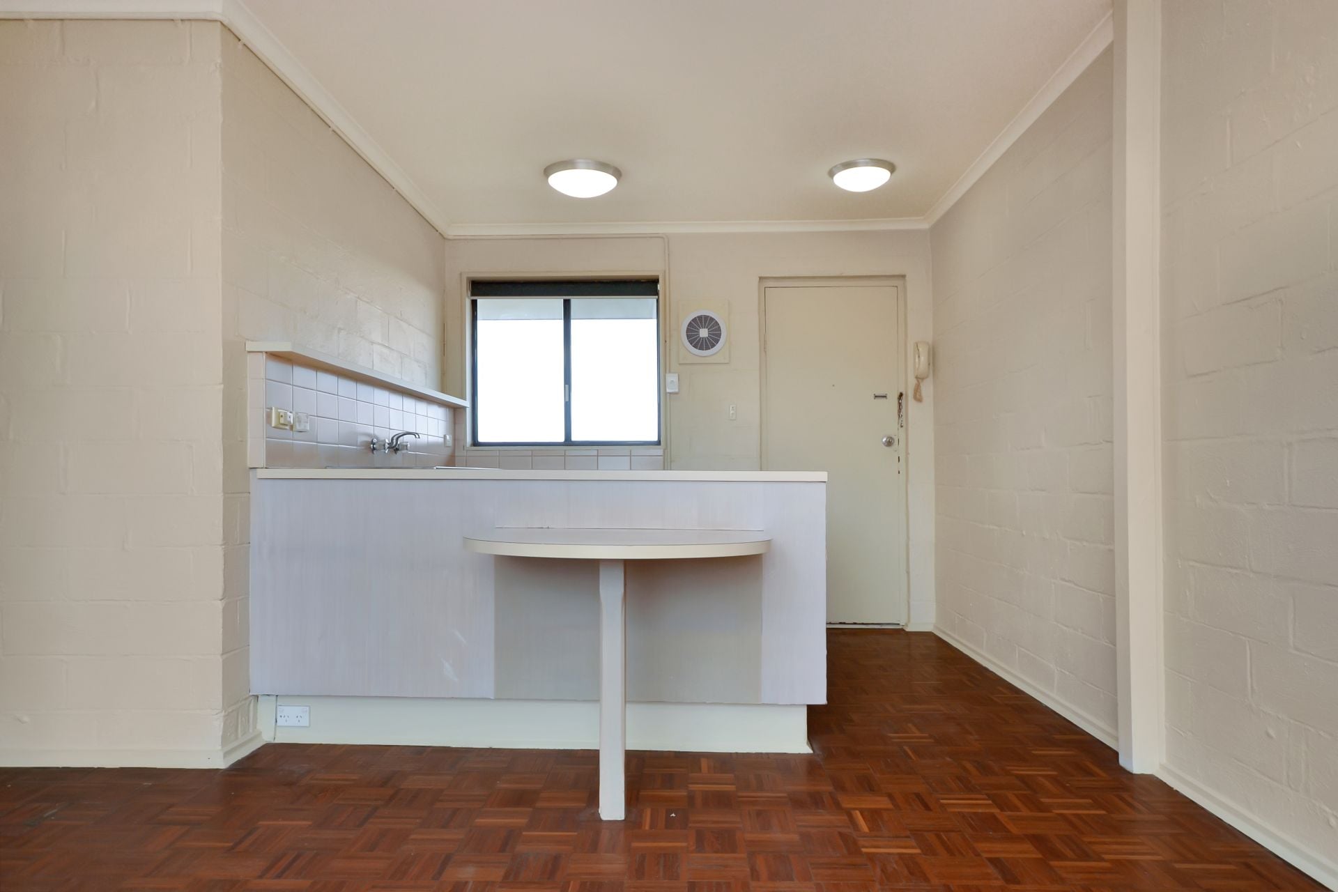 RENOVATED STUDIO
