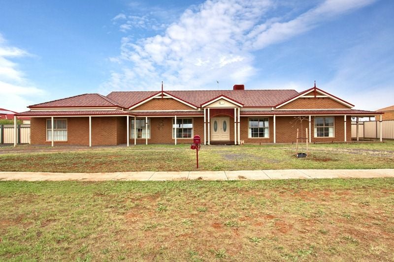 5 Parkleigh Drive, Kurunjang - Thumbnail 2