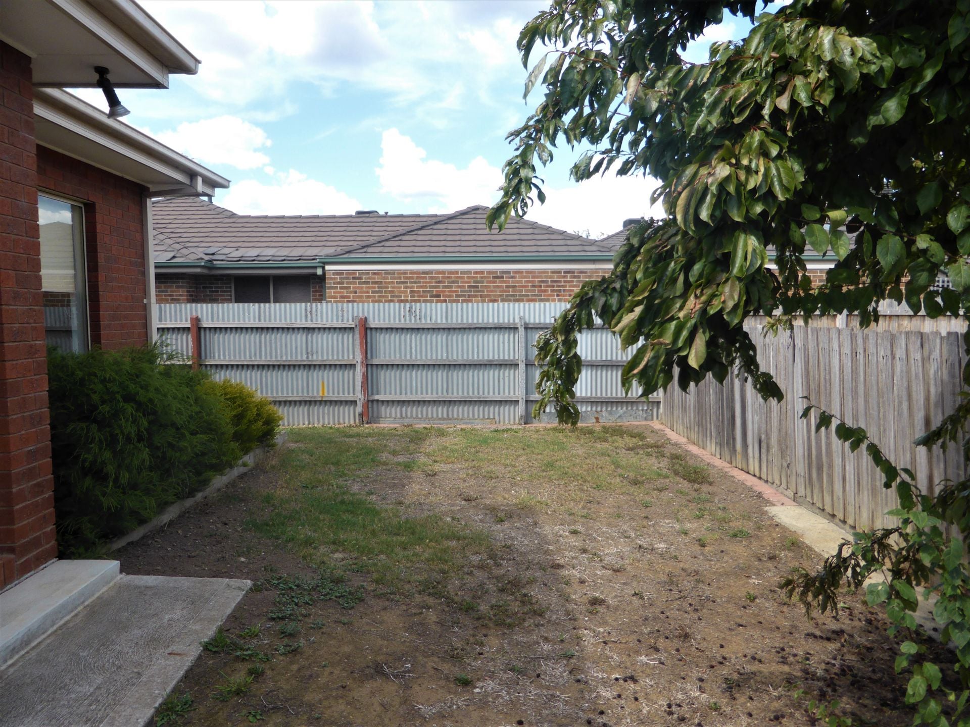 Immaculate Three Bedroom Unit For Filling All Your Desires!