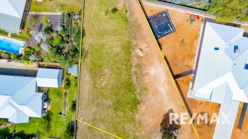 JUNEE 33 Hayes Crescent