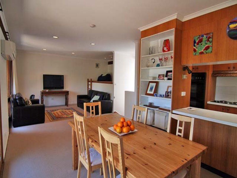 99 Wybalena Grove, Cook - Thumbnail 8