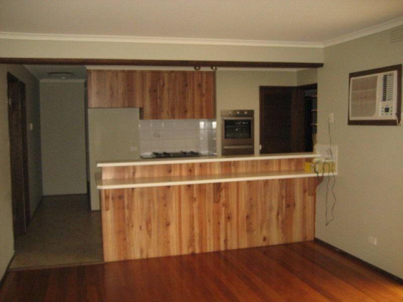 A SHORT WALK AWAY FROM TRANSPORT, SHOPS & MORE!
