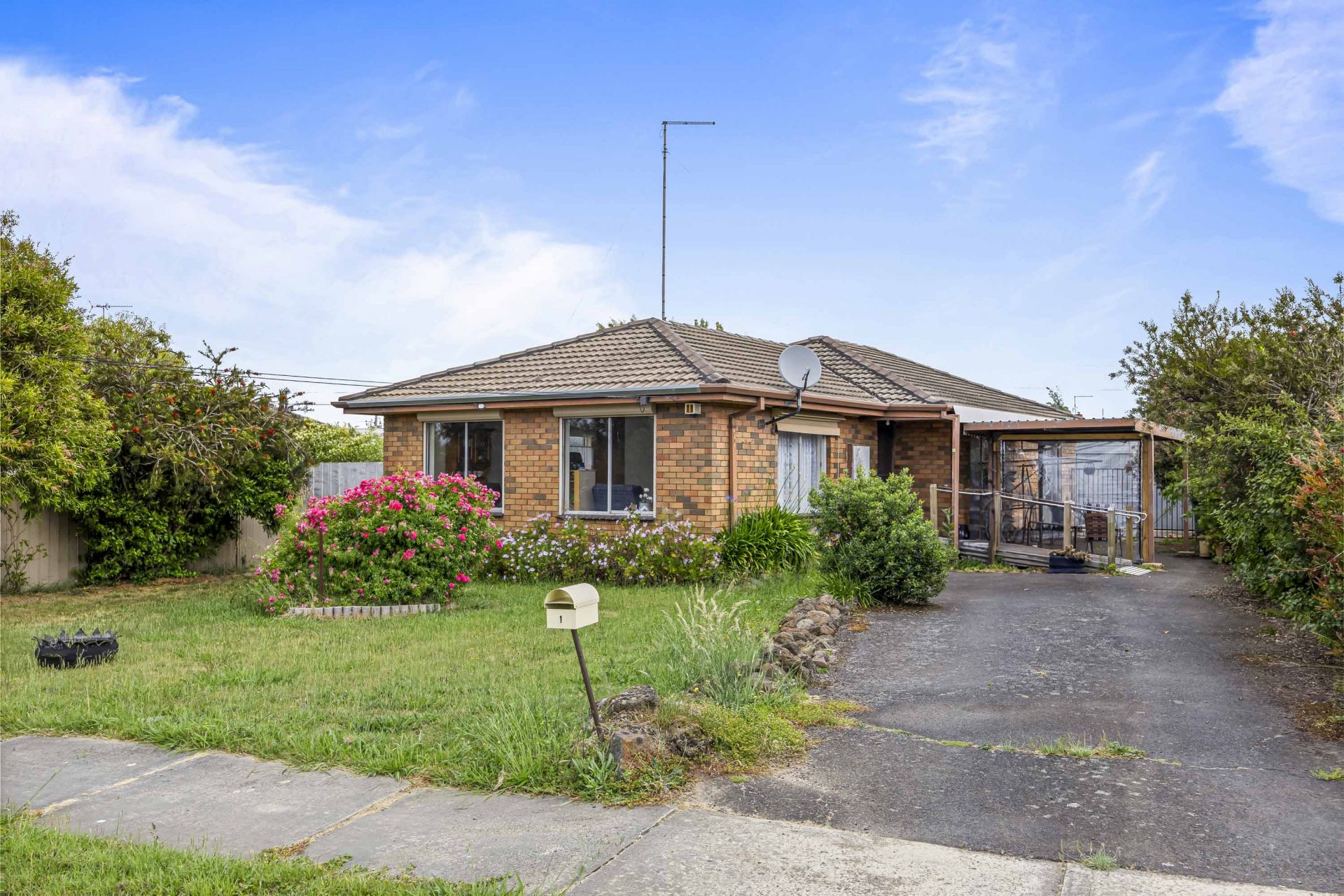 1  Clover Street, Wendouree, Wendouree - Thumbnail 3