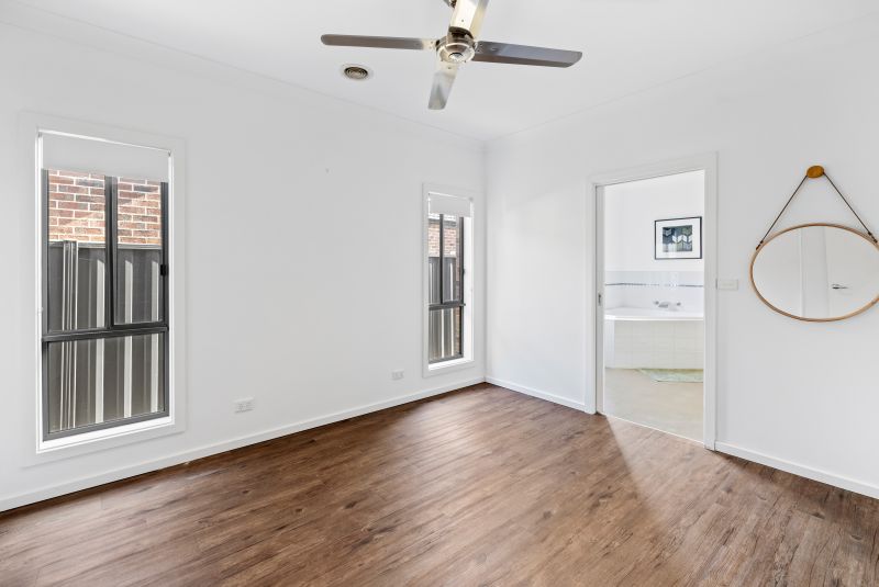 6 Streeton Avenue, Caroline Springs