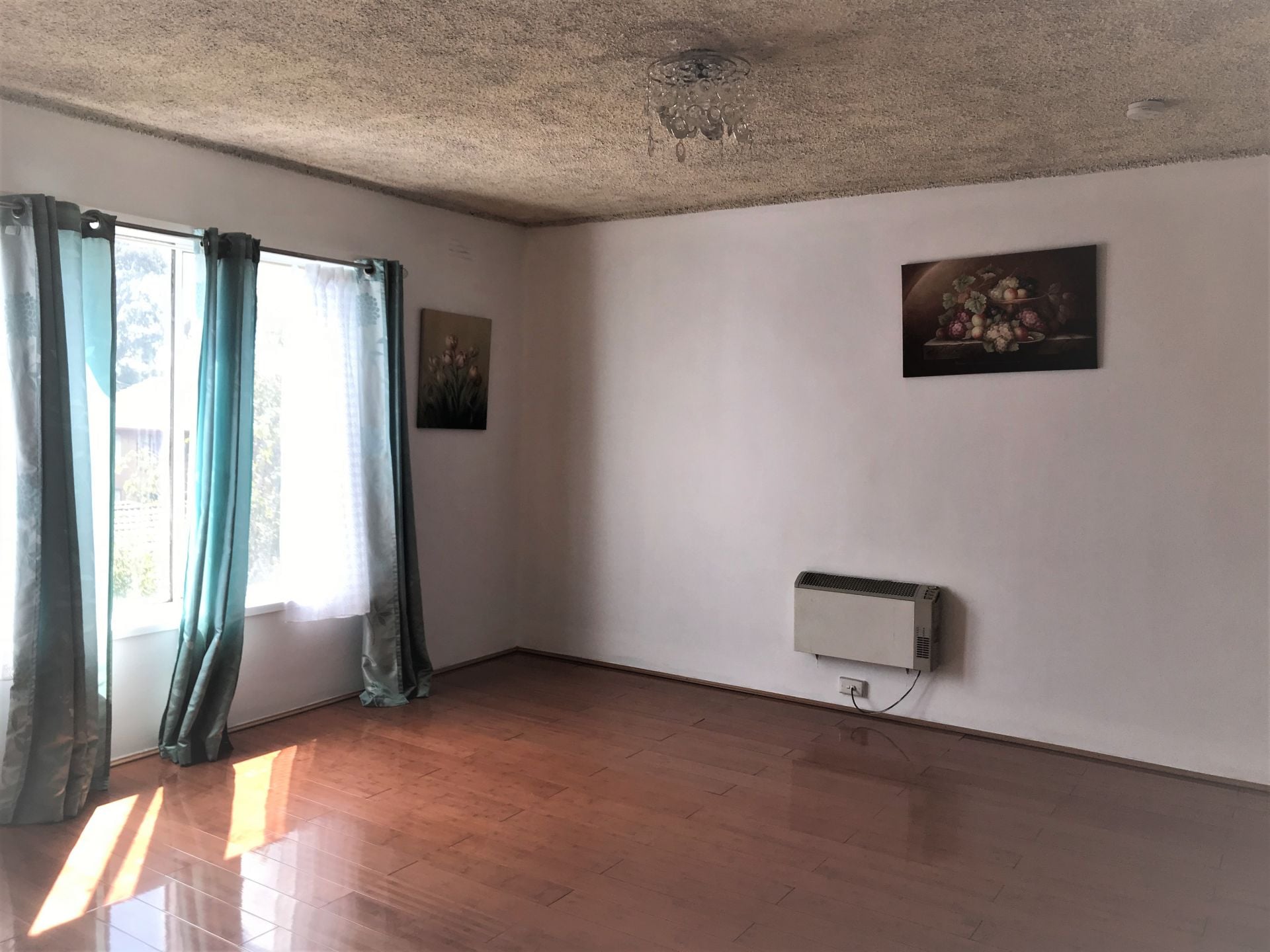 WALKING DISTANCE TO HIGH STREET!