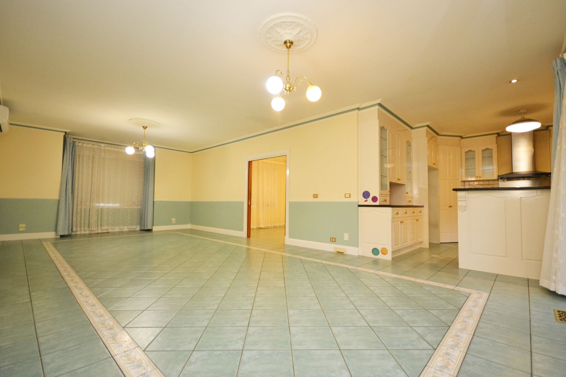 GRAND, GREAT AND A POOL!