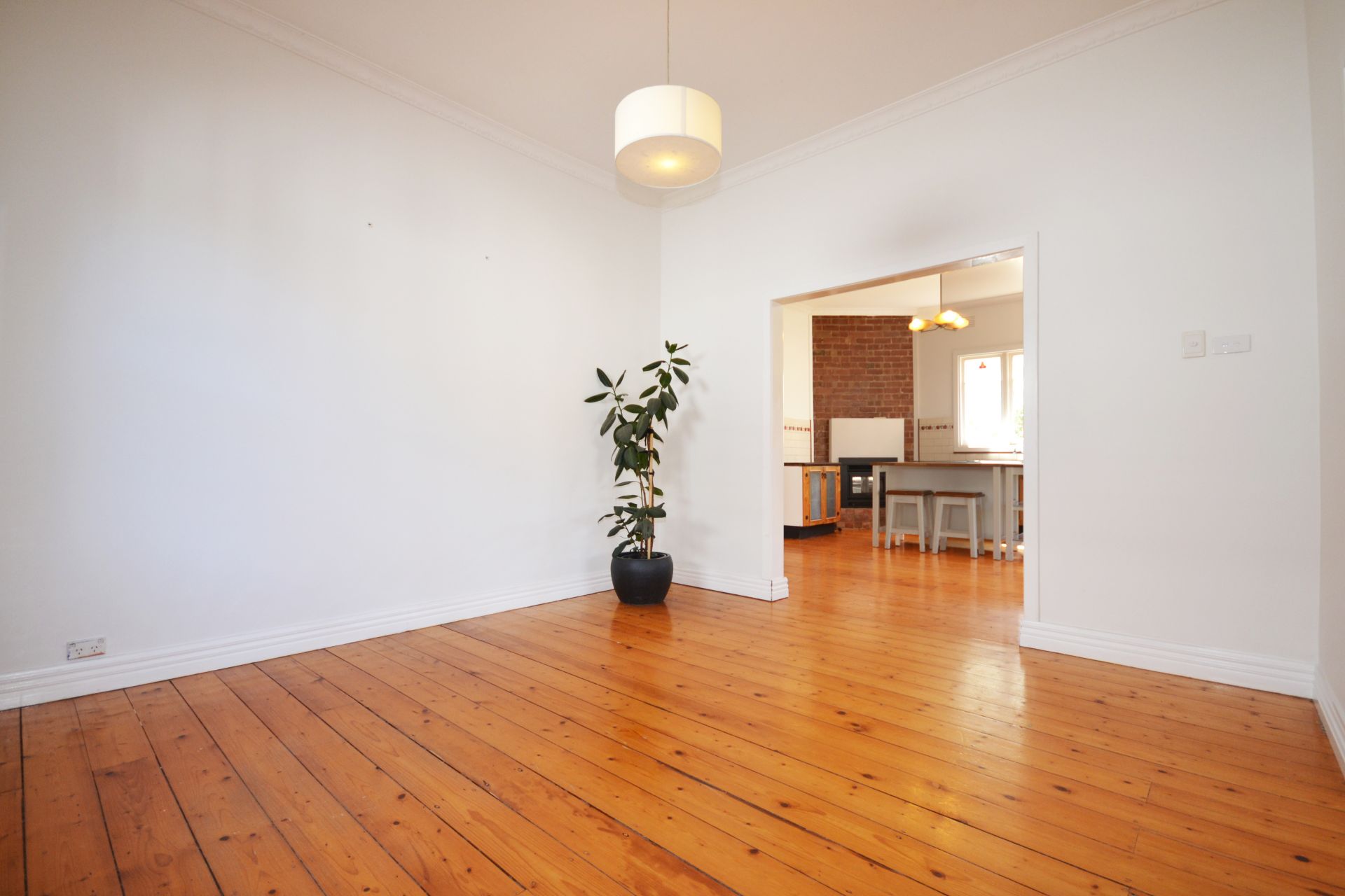 ELEGANT BEAUTY MATCHED WITH A FIRST CLASS LOCATION