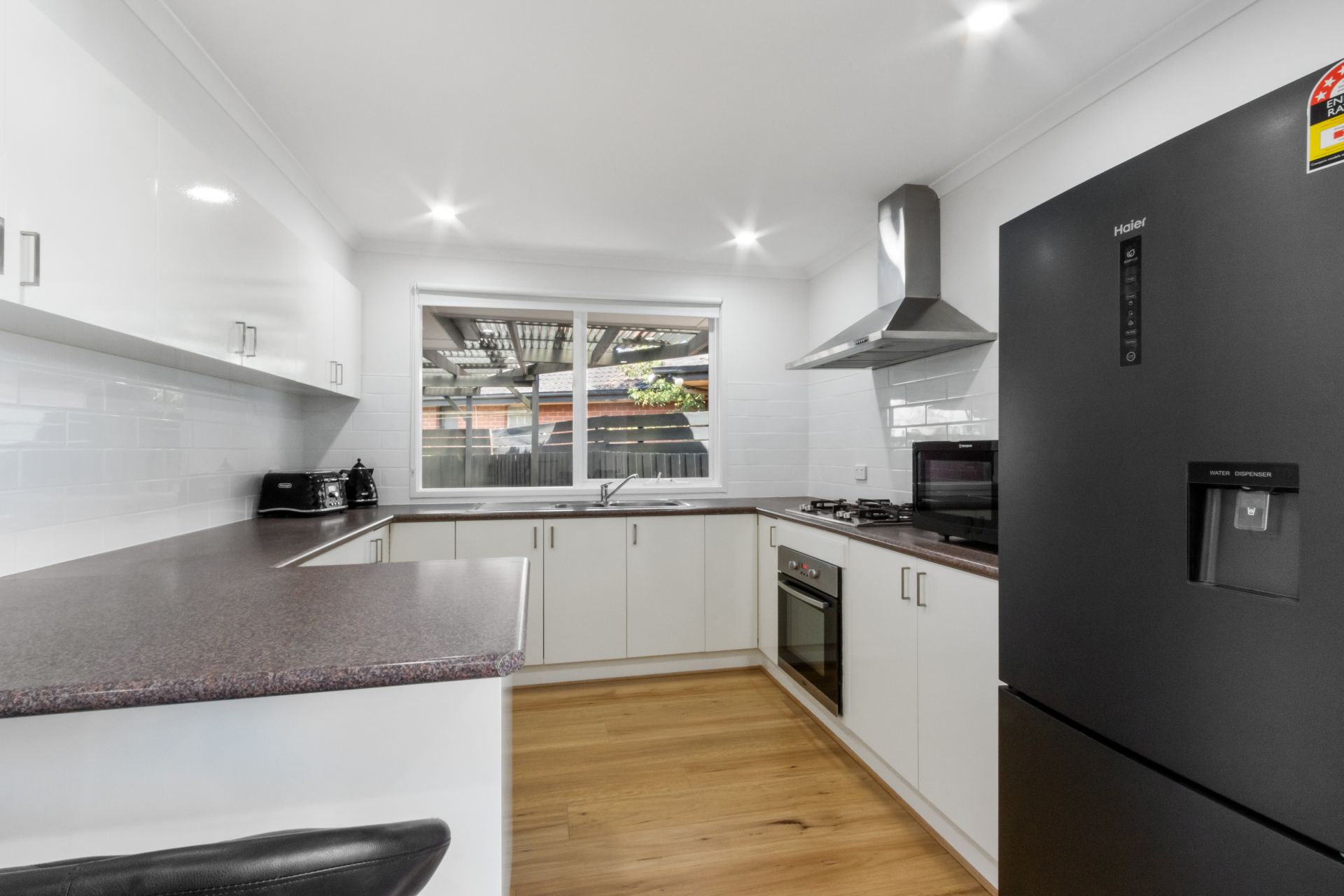Stunning unit in ideal locale