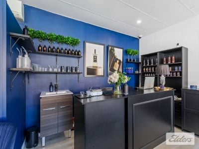 HIGHLY EXPOSED RACECOURSE ROAD OFFICE OR RETAIL SPACE