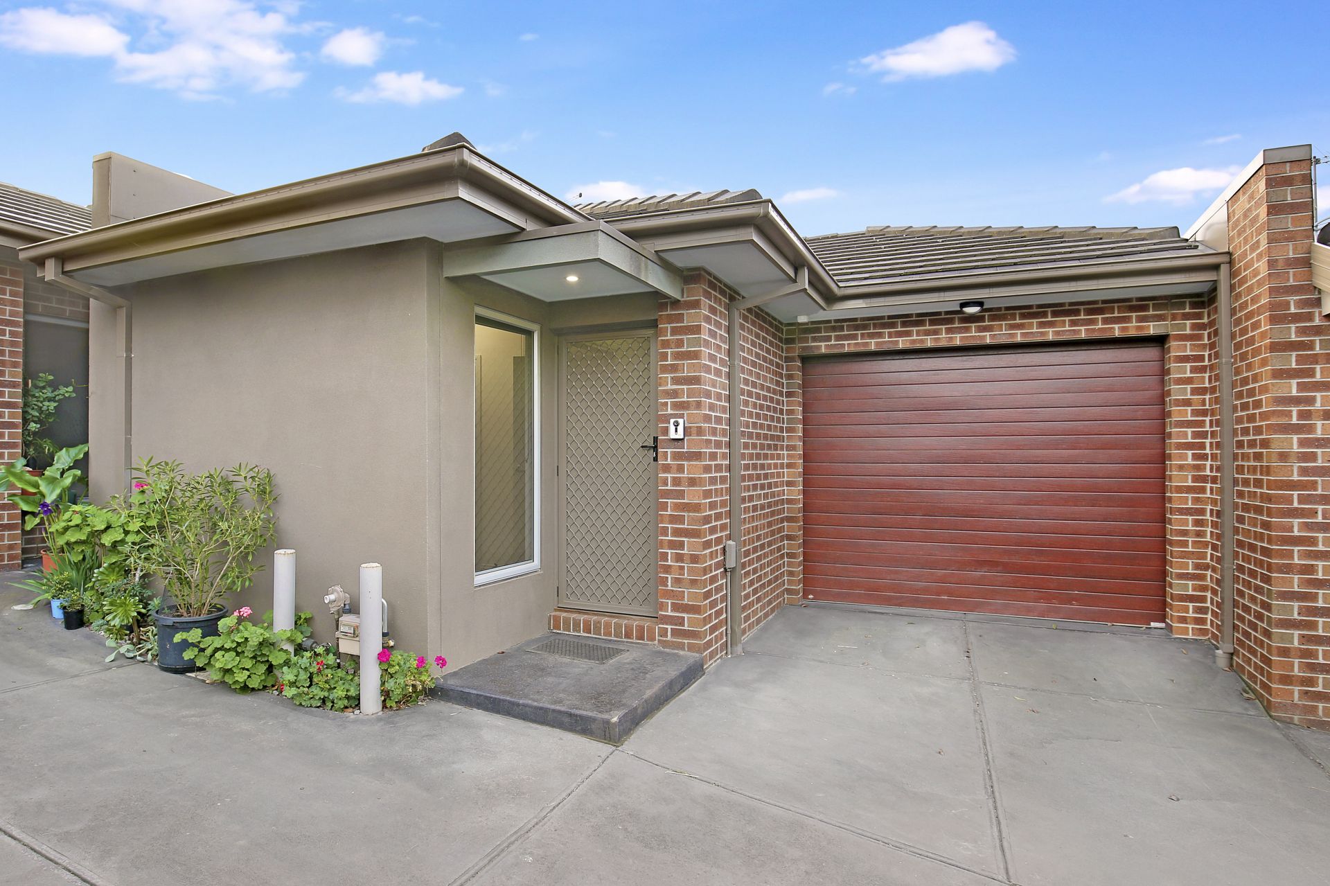 Live, Invest, Relax: Contemporary Unit in Epping's Heart!