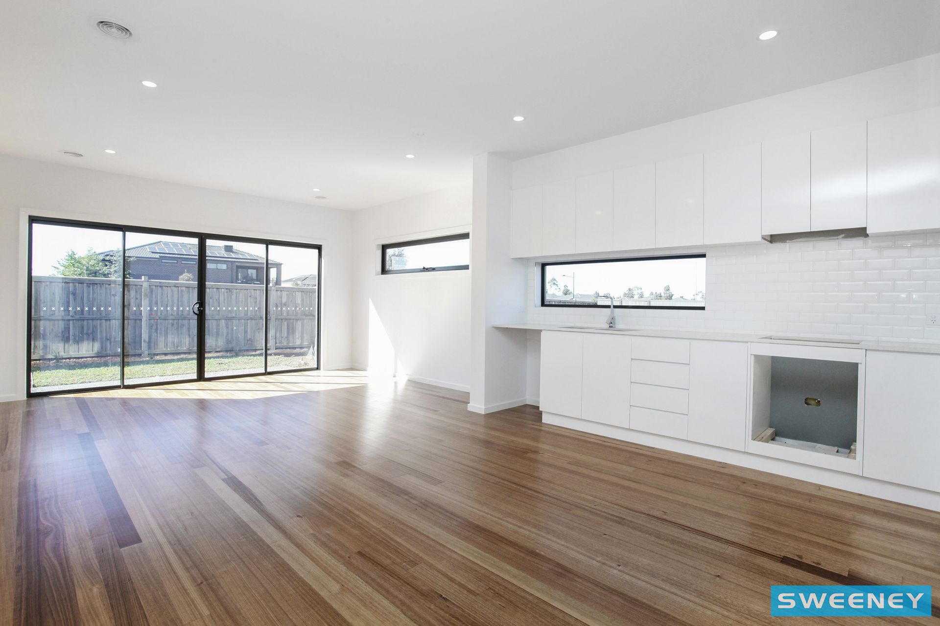 2/42 Lorimer Street, Caroline Springs - Thumbnail 4
