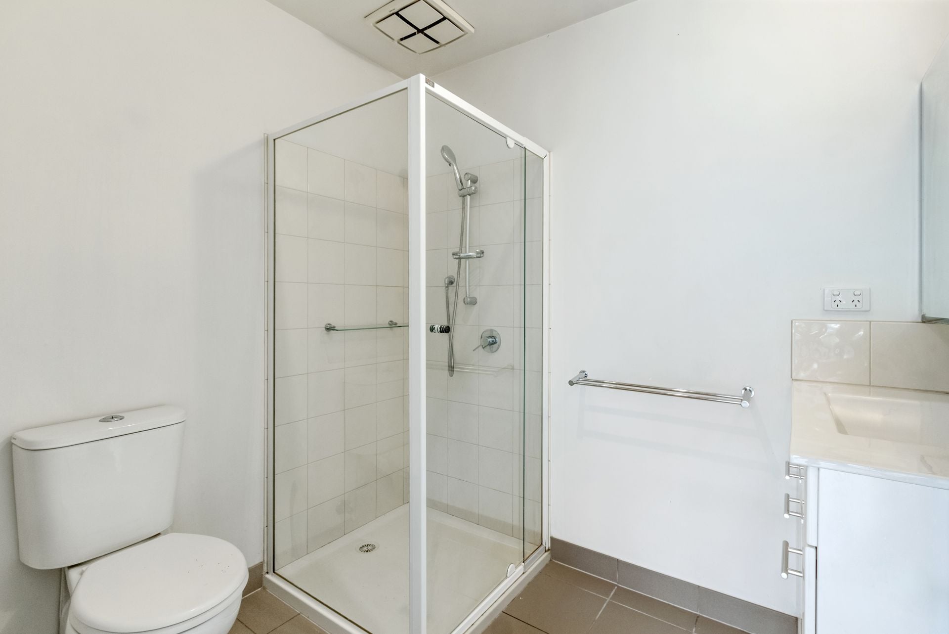 MODERN LIVING, IN THE CONVENIENT JARRAH ESTATE