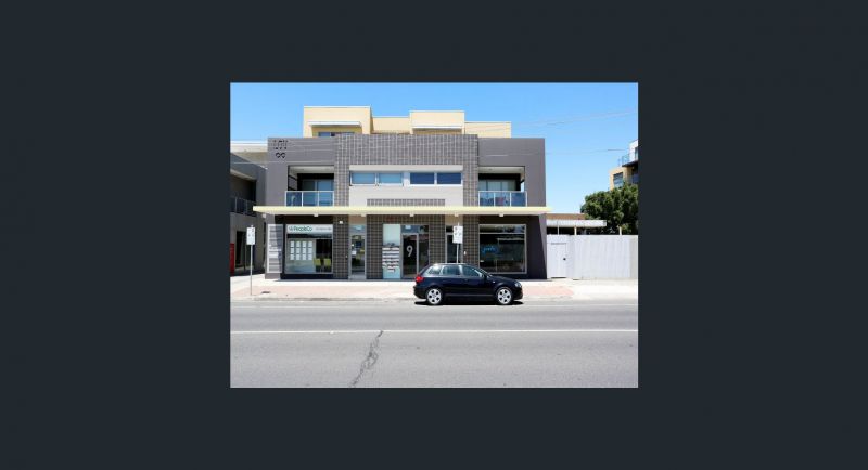 Two bedroom apartment in central Pascoe Vale