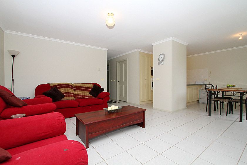 LOW MAINTENANCE, CONVENIENT & COSY!