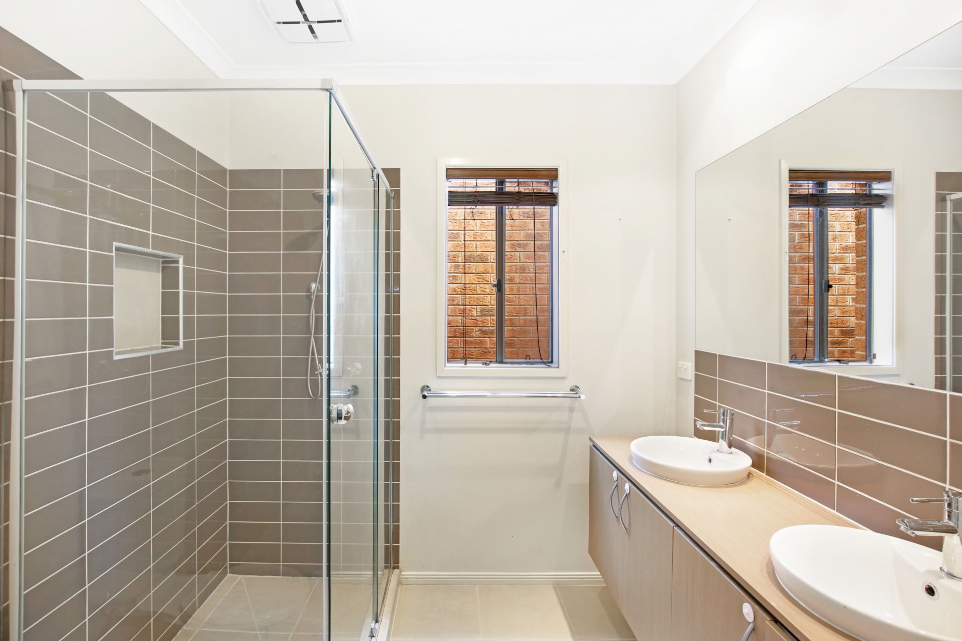 FAMILY HOME IN HAWKESTOWE!