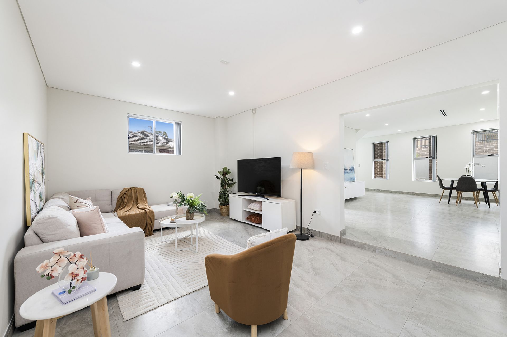 37 Donington Avenue, Georges Hall, Hall - Thumbnail 3