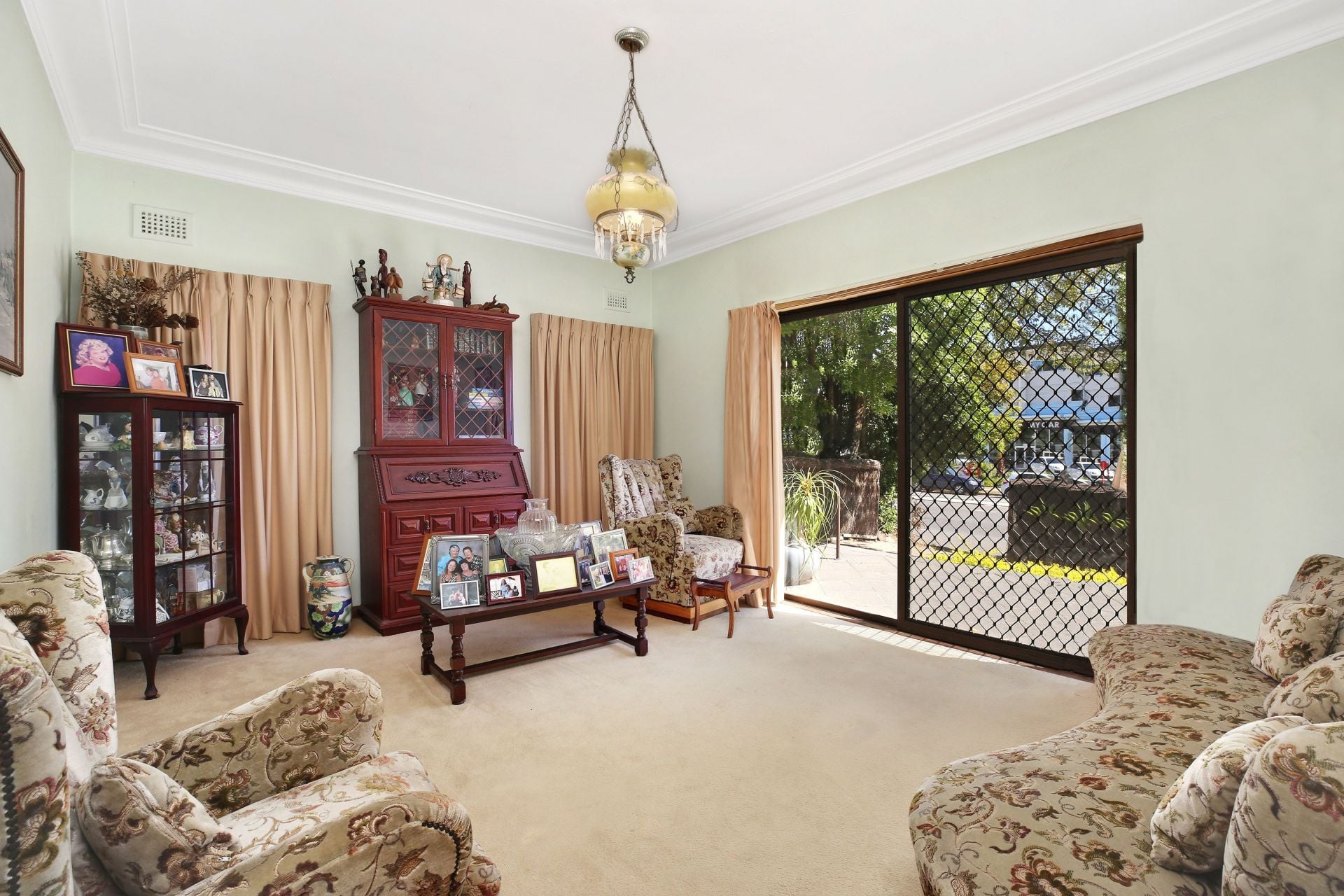 22 Captain Cook Drive, Caringbah, Caringbah - Thumbnail 3