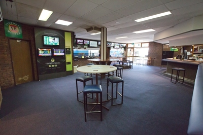 Freehold Hotel Motel for Sale - Sportsmans Arms Hotel, Deniliquin