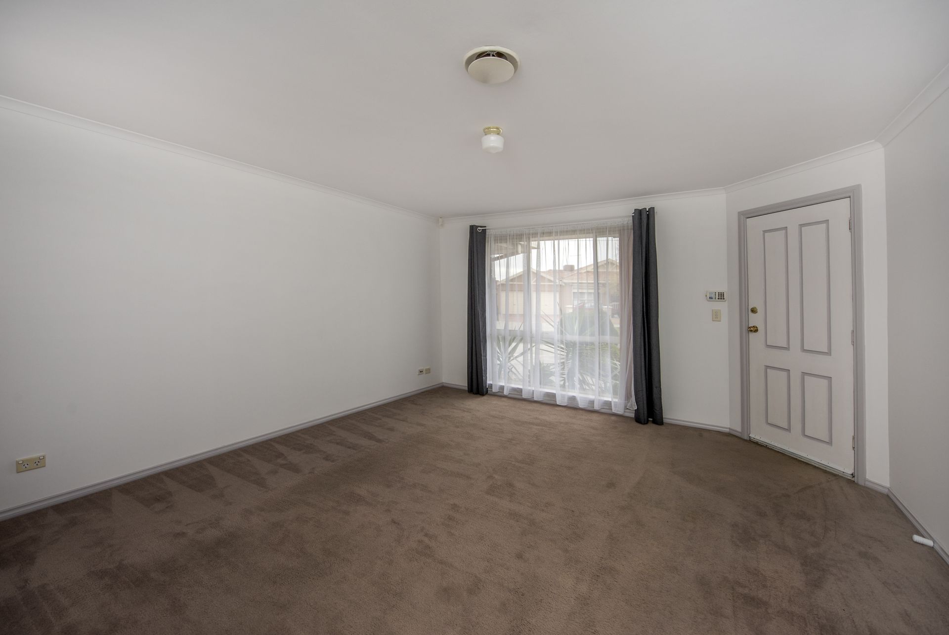 38 Grand Parade Epping, Epping - Thumbnail 4