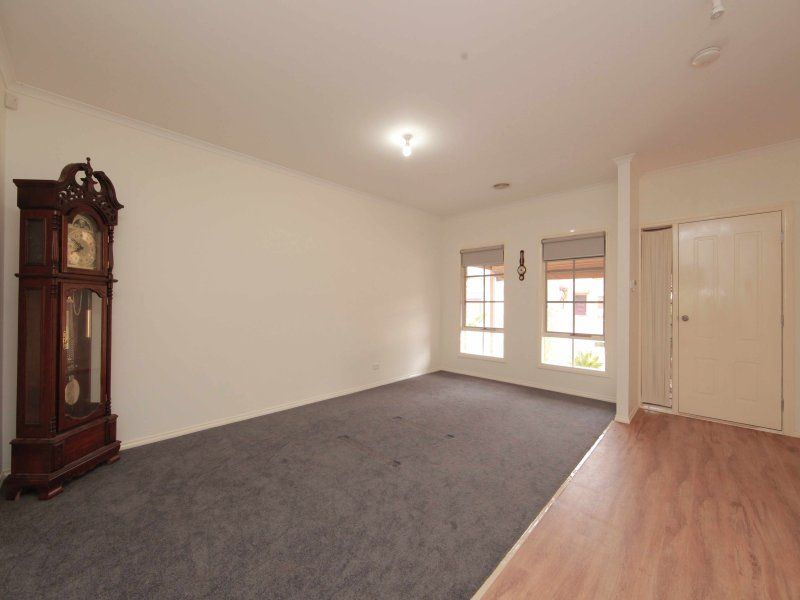 22 Poppy Drive SOUTH MORANG, South Morang - Thumbnail 4