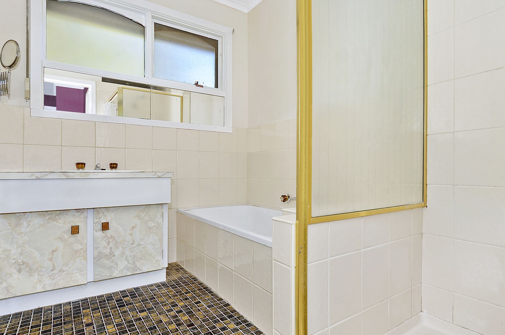 ONE BEDROOM WITH AN UBUNDANCE OF SPACE