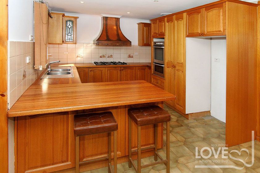 WARM FAMILY HOME IN IDEAL LOCATION