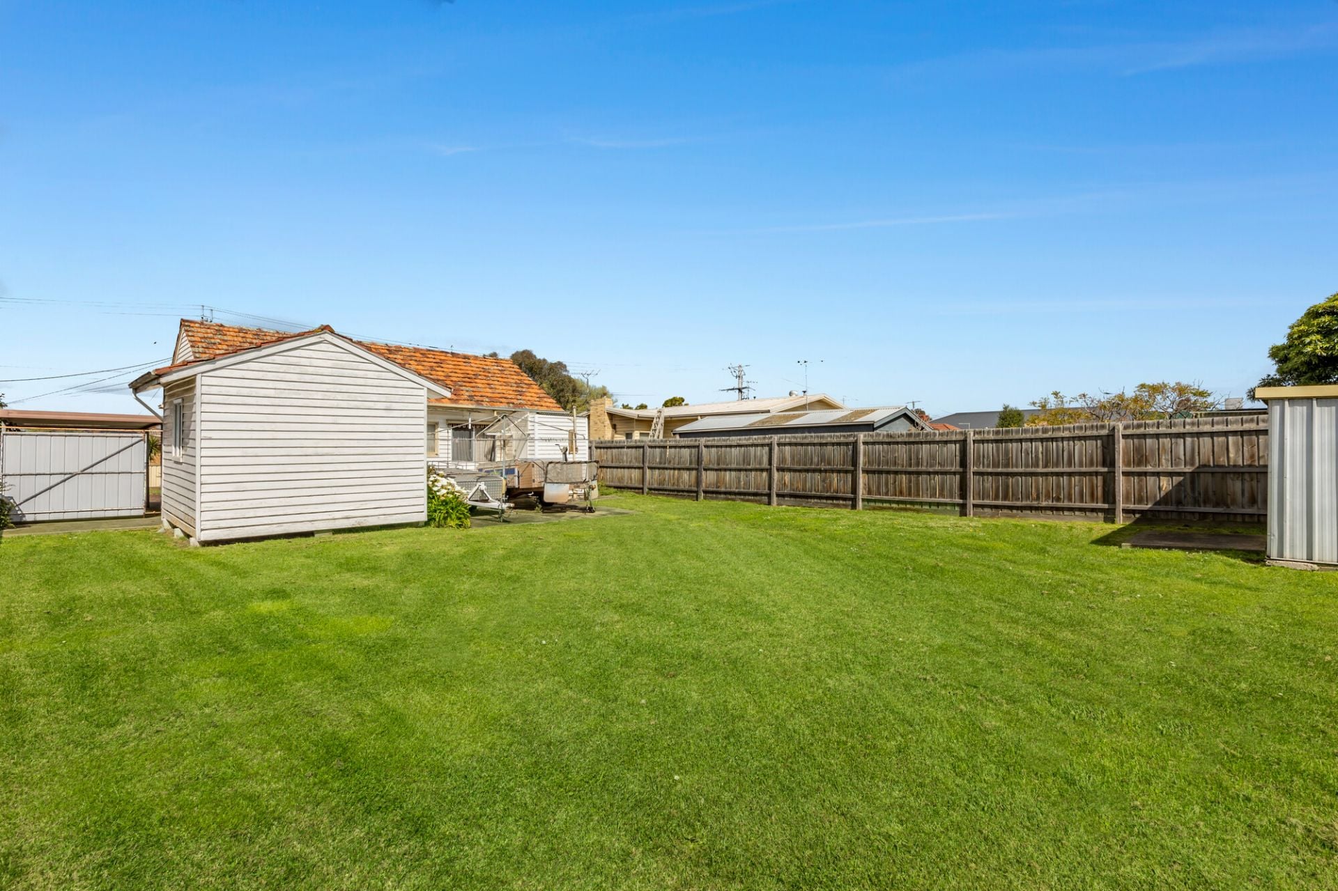 DEVELOP OR RENOVATE (land size 674m2)
