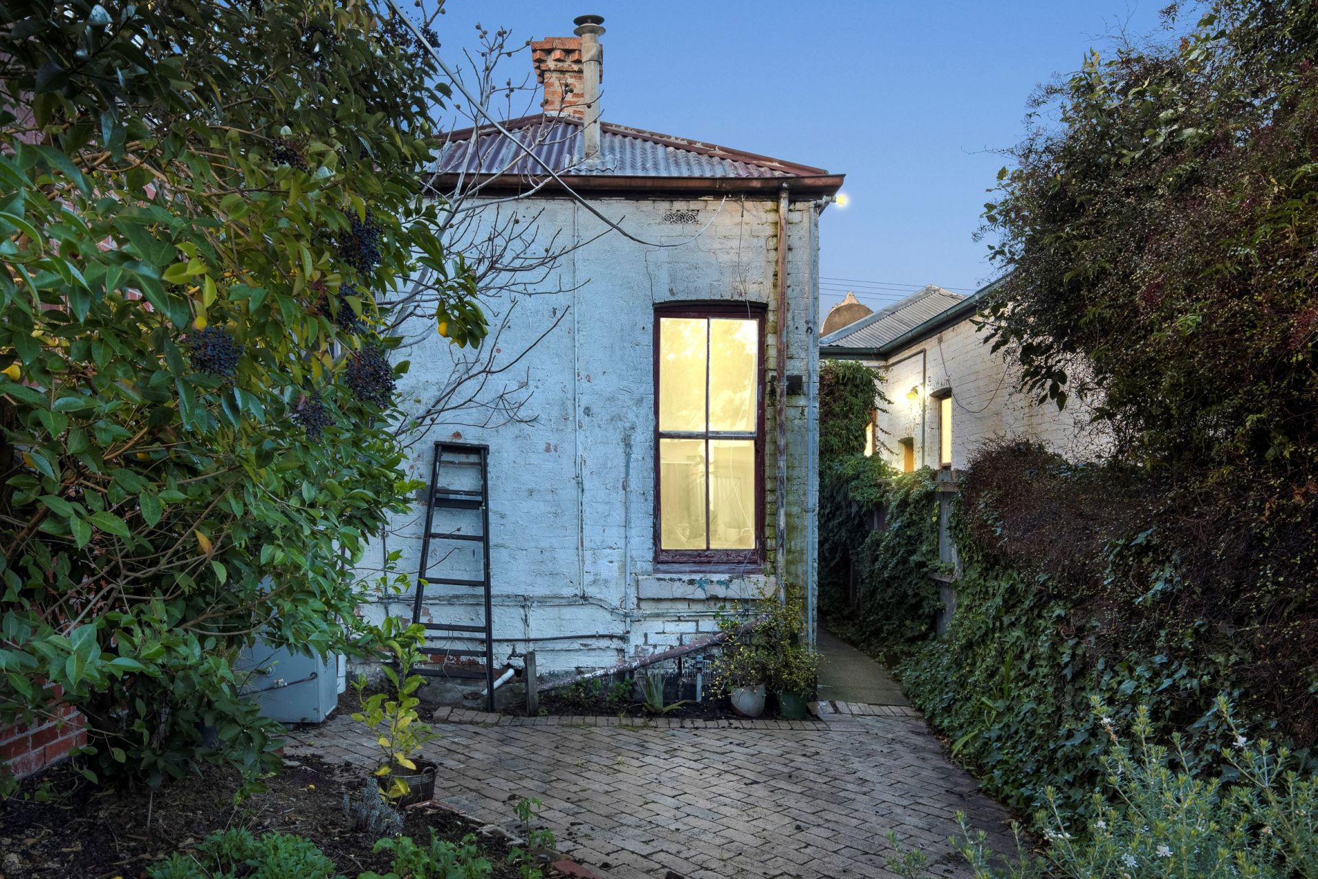 Victorian Terrace Is Located In The Heart Of Brunswick!