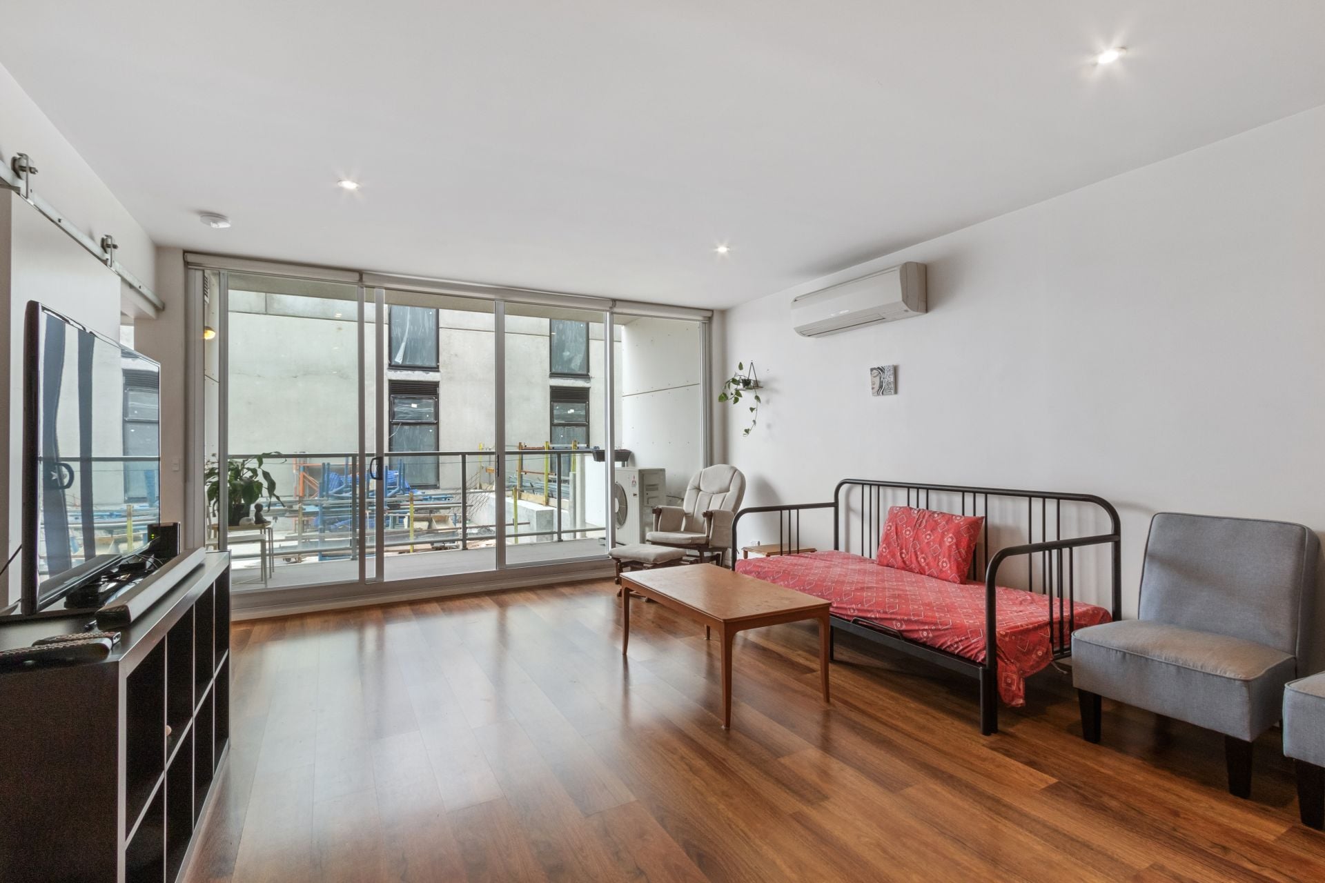 EXTRA SPACIOUS TWO BEDROOM
