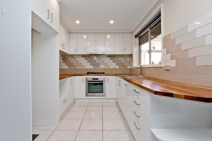 9 Queens Way Woodcroft 5162