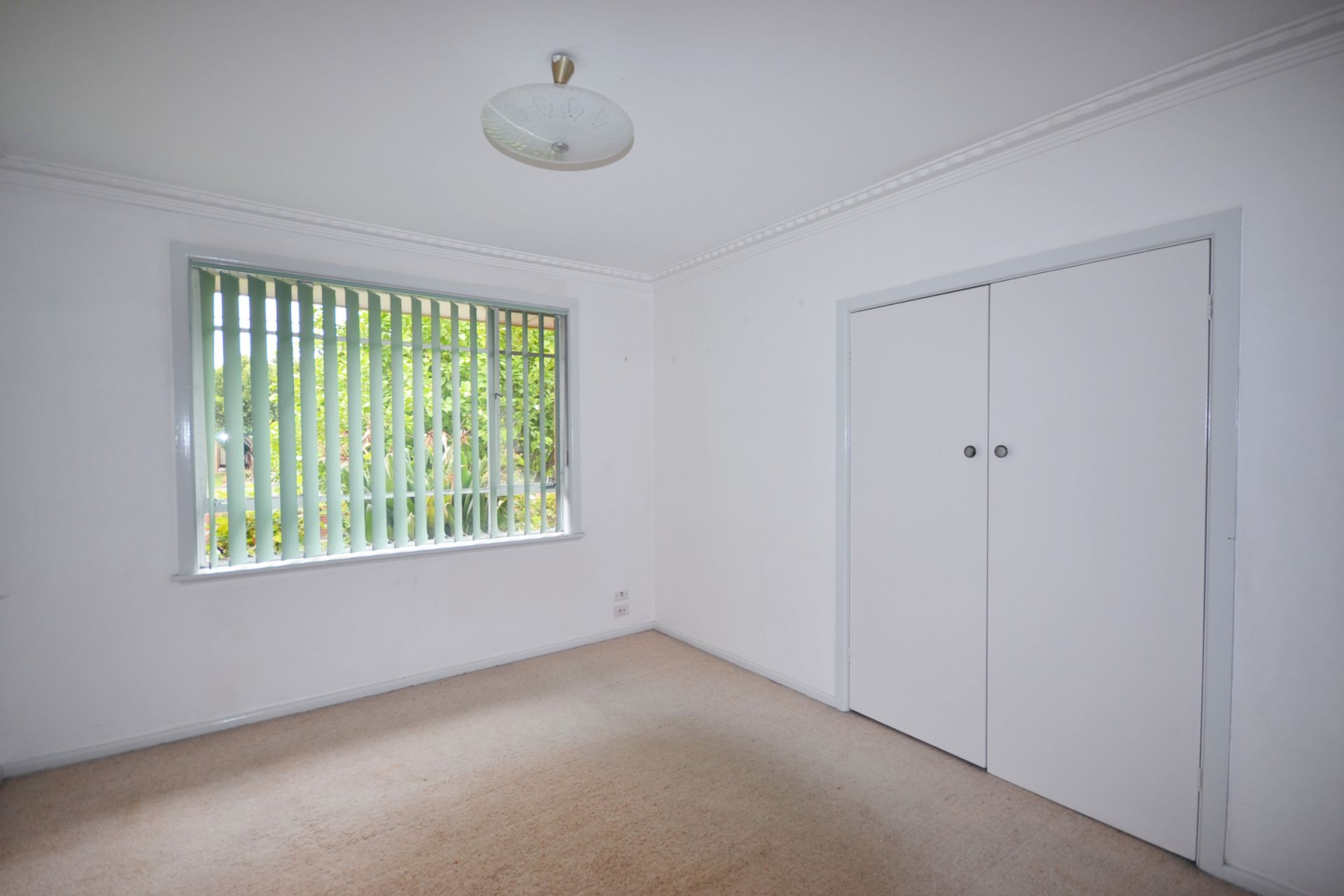 CLEAN AND TIDY 3 BEDROOM HOUSE