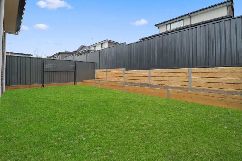 33 Hadleywood Street, Box Hill