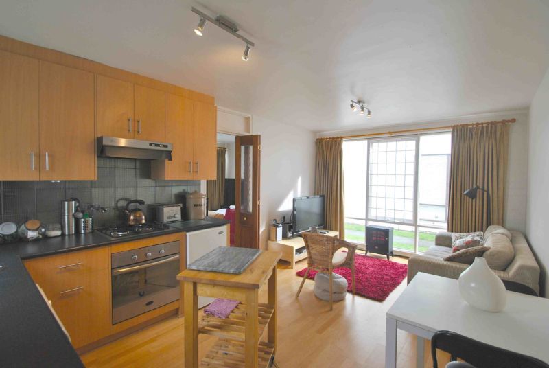 1/18 Park Crescent, Caulfield North - Thumbnail 2